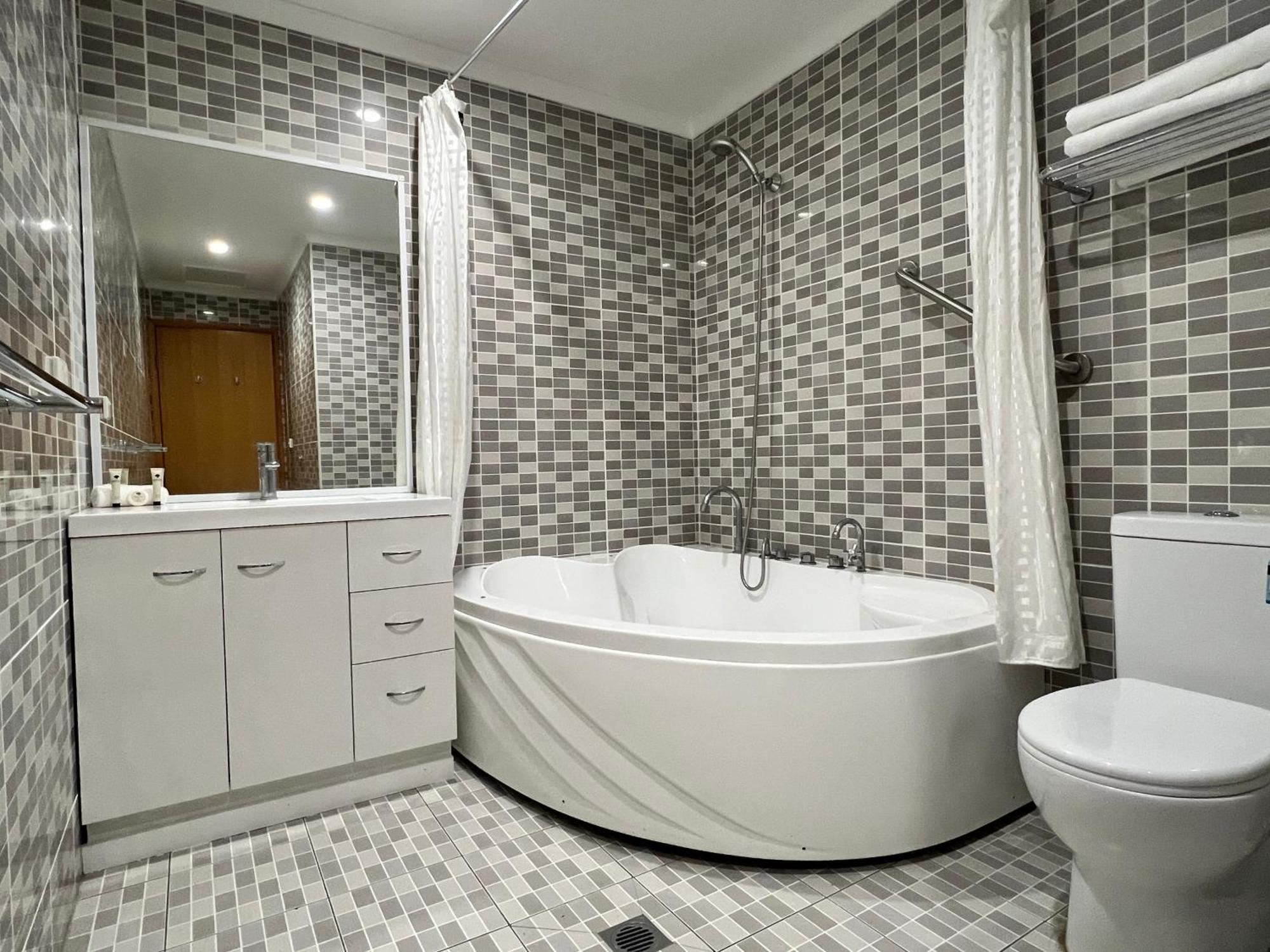 The Phoenix Artesian Spa Resort And Accommodation Moree Exterior foto